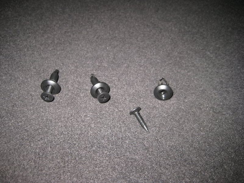 Ford-Focus-Tail-Light-Bulbs-Replacement-Guide-035