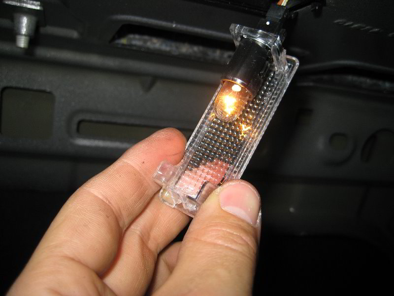 Ford-Focus-Trunk-Light-Bulb-Replacement-Guide-006