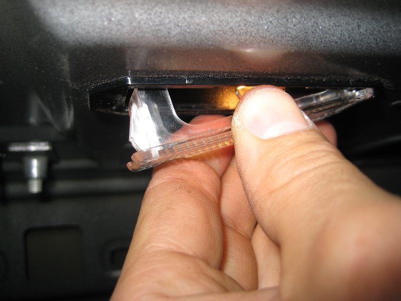 Ford-Focus-Trunk-Light-Bulb-Replacement-Guide-007