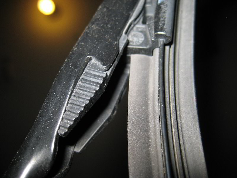FordFocusWindshieldWiperBladesReplacementGuide003