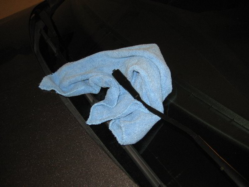 FordFocusWindshieldWiperBladesReplacementGuide007