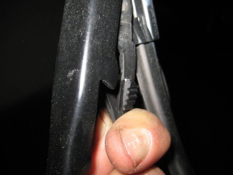 Ford-Focus-Windshield-Wiper-Blades-Replacement-Guide-010