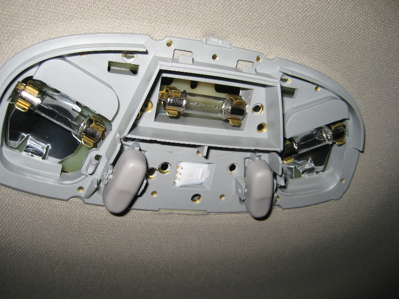 Ford Fusion Overhead Dome Light Bulb Replacement Guide 005