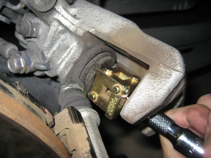 Replacing ford galaxy rear brake pads #8