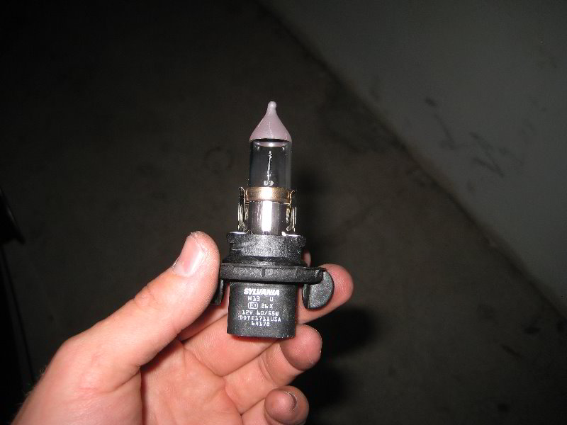 Ford-Mustang-Headlight-Bulbs-Replacement-Guide-008