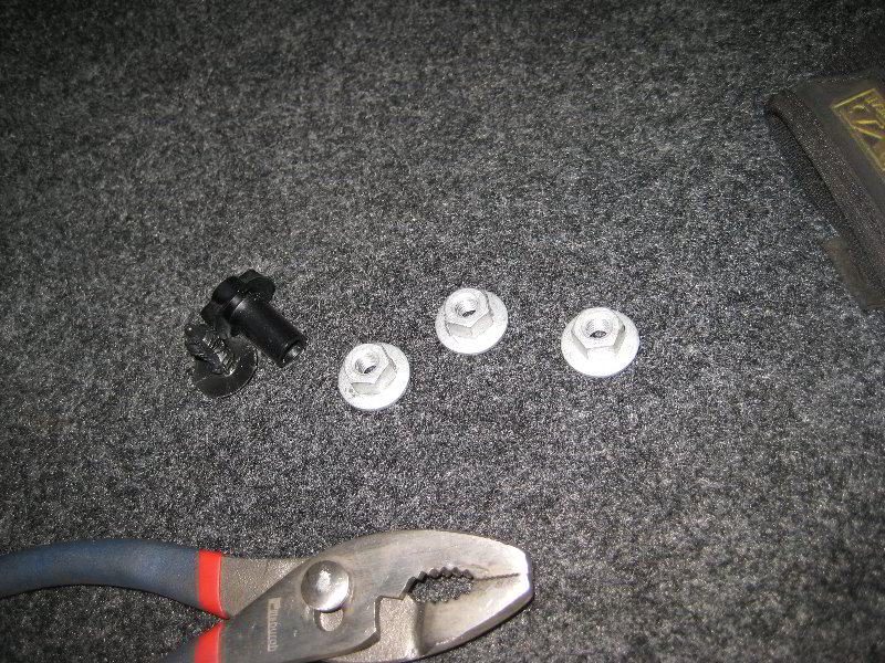 Ford-Mustang-Tail-Light-Bulbs-Replacement-Guide-014