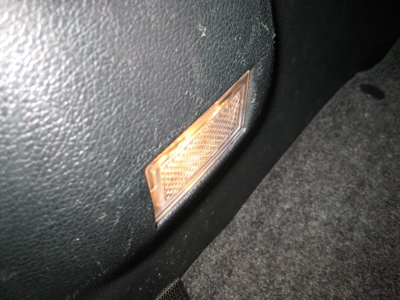 Ford-Mustang-Trunk-Light-Bulb-Replacement-Guide-012