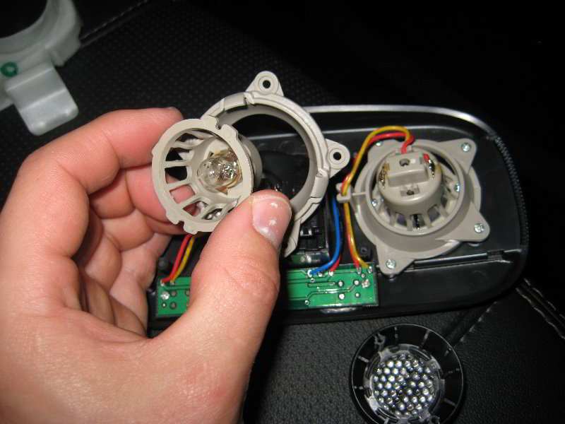 Ford-Taurus-Dome-Light-Bulbs-Replacement-Guide-017