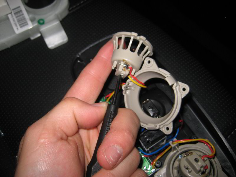 Ford-Taurus-Dome-Light-Bulbs-Replacement-Guide-018