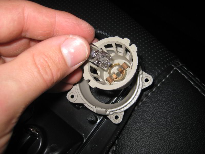 Ford-Taurus-Dome-Light-Bulbs-Replacement-Guide-021