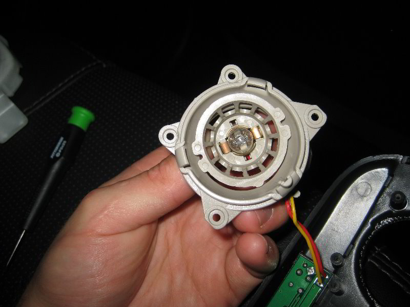 Ford-Taurus-Dome-Light-Bulbs-Replacement-Guide-022