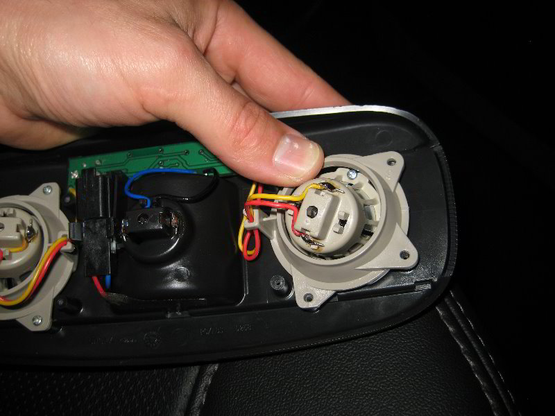 Ford-Taurus-Dome-Light-Bulbs-Replacement-Guide-027