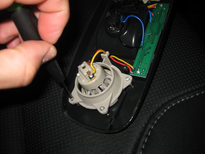 Ford-Taurus-Dome-Light-Bulbs-Replacement-Guide-029