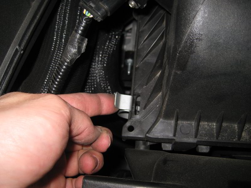Ford-Taurus-Duratec-35-Engine-Air-Filter-Replacement-Guide-015