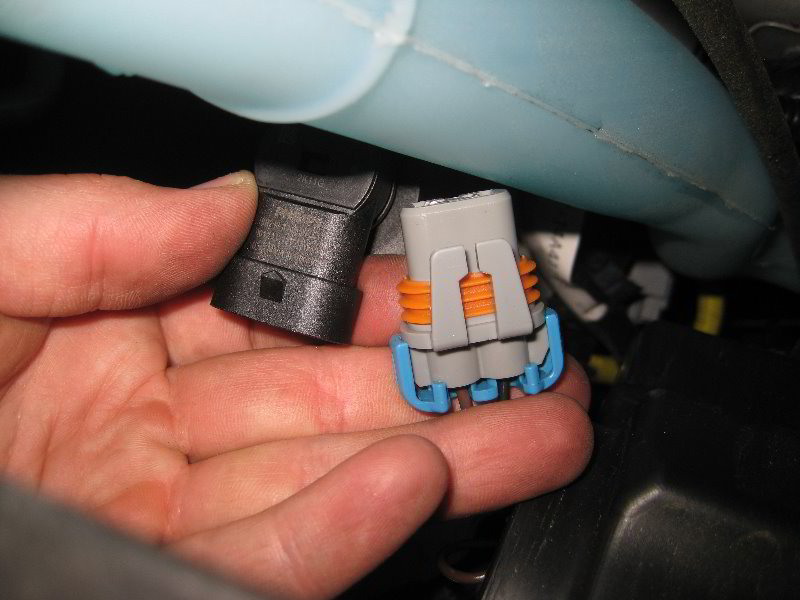 Ford-Taurus-Headlight-Bulbs-Replacement-Guide-009