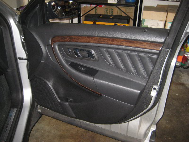 Ford-Taurus-Interior-Door-Panels-Removal-Guide-001