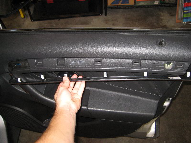 Ford-Taurus-Interior-Door-Panels-Removal-Guide-005