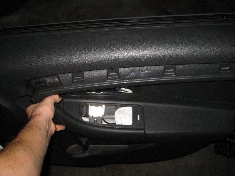 Ford-Taurus-Interior-Door-Panels-Removal-Guide-025