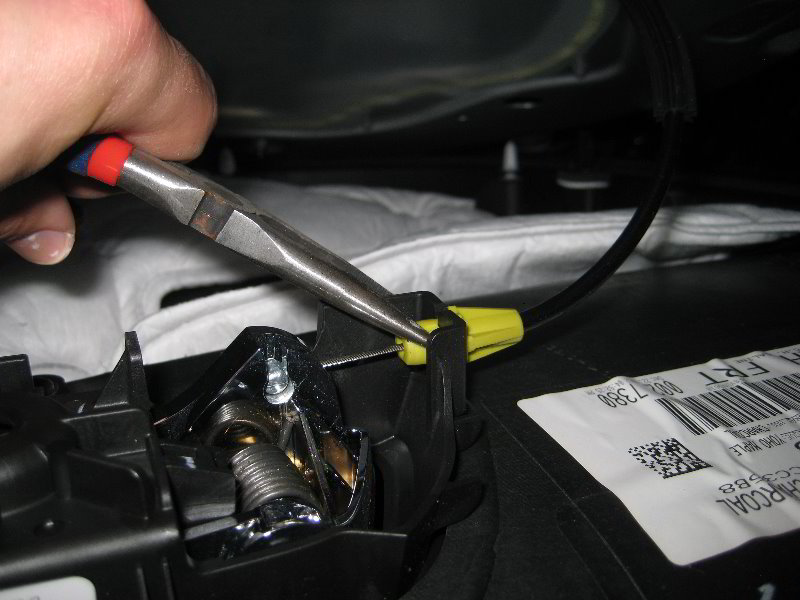 Ford-Taurus-Interior-Door-Panels-Removal-Guide-030