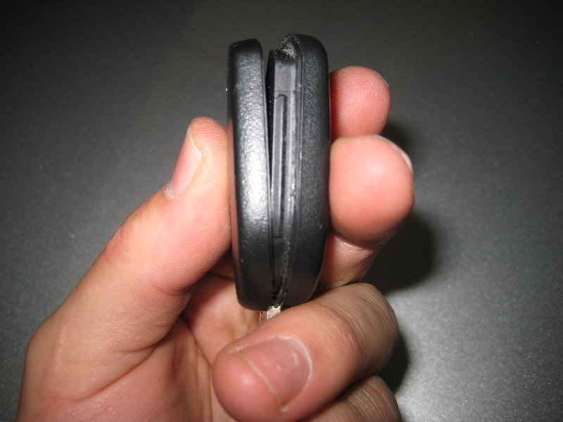 Ford-Taurus-Key-Fob-Battery-Replacement-Guide-013