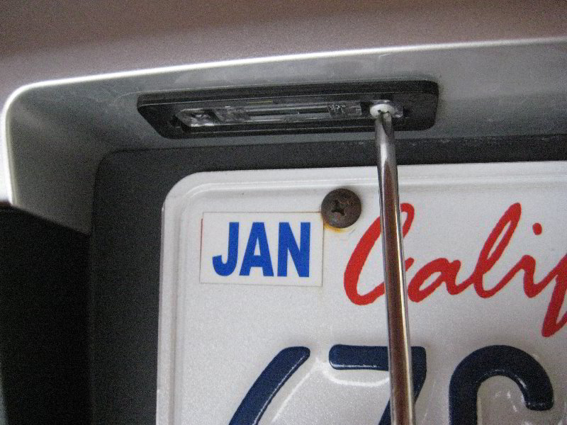 Ford-Taurus-License-Plate-Light-Bulbs-Replacement-Guide-003