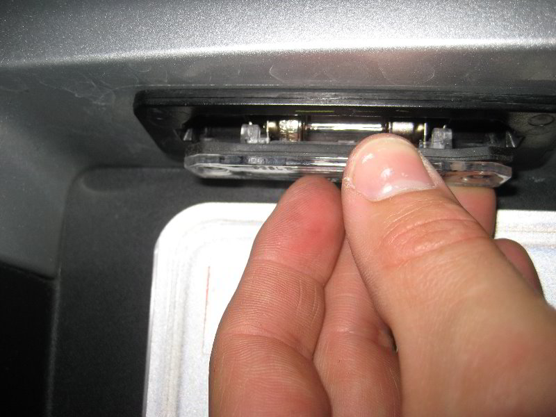 Ford-Taurus-License-Plate-Light-Bulbs-Replacement-Guide-009