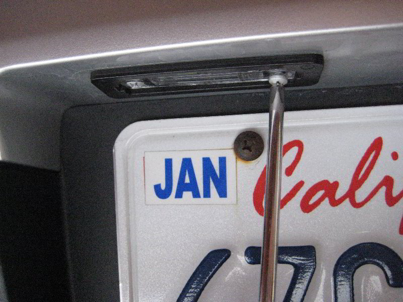 Ford-Taurus-License-Plate-Light-Bulbs-Replacement-Guide-010