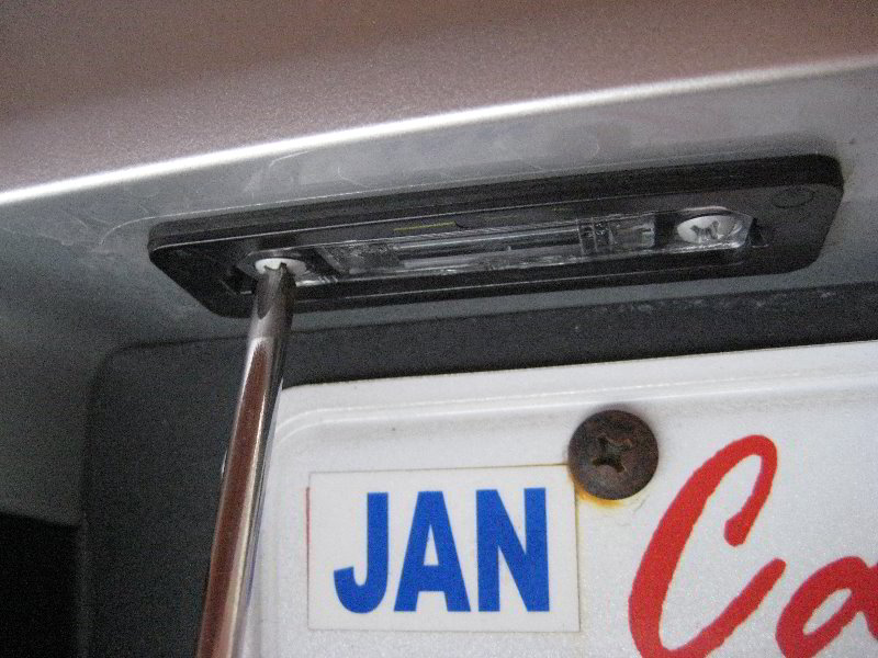 Ford-Taurus-License-Plate-Light-Bulbs-Replacement-Guide-011