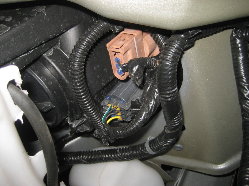 GM-Chevrolet-Camaro-Headlight-Bulbs-Replacement-Guide-015