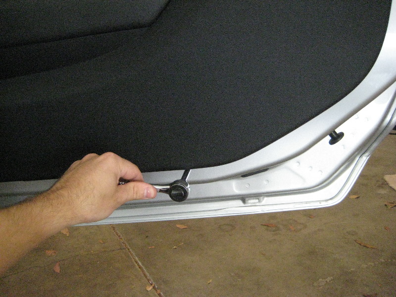 GM-Chevrolet-Camaro-Interior-Door-Panel-Removal-Guide-012