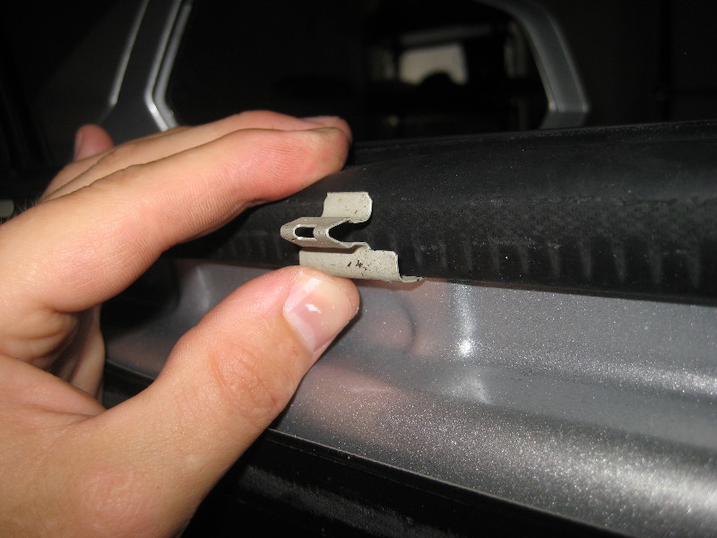 GM-Chevrolet-Camaro-Interior-Door-Panel-Removal-Guide-033