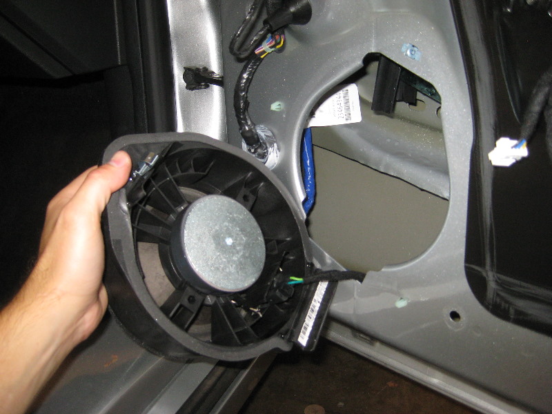 GM-Chevrolet-Camaro-Interior-Door-Panel-Removal-Guide-037