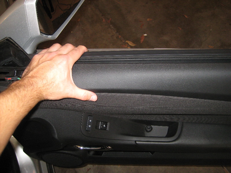 GM-Chevrolet-Camaro-Interior-Door-Panel-Removal-Guide-048