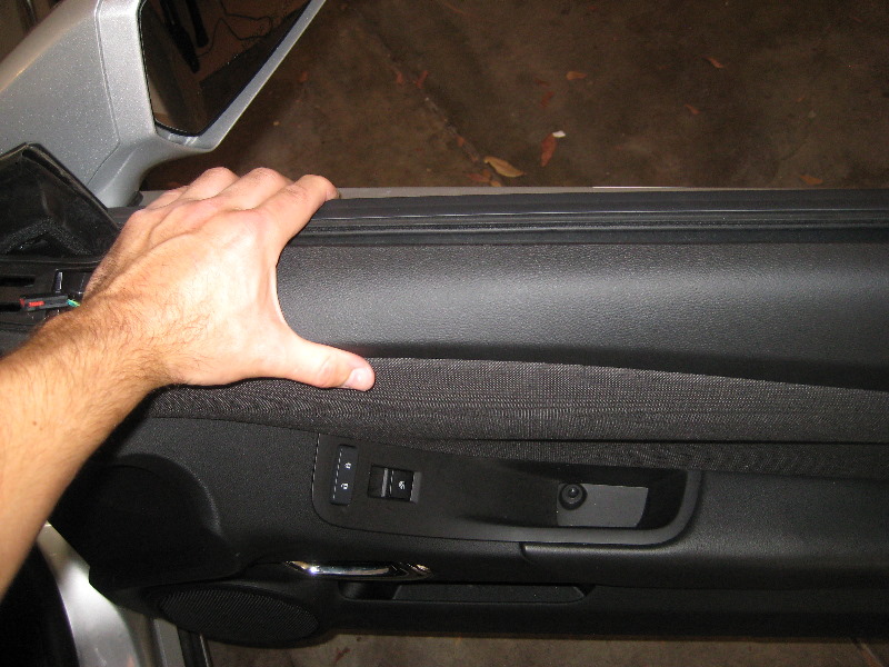 GM-Chevrolet-Camaro-Interior-Door-Panel-Removal-Guide-048