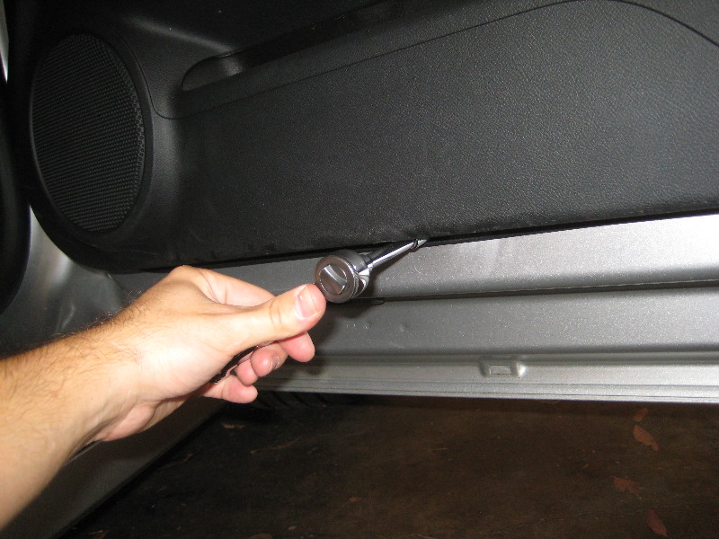 GM-Chevrolet-Camaro-Interior-Door-Panel-Removal-Guide-054