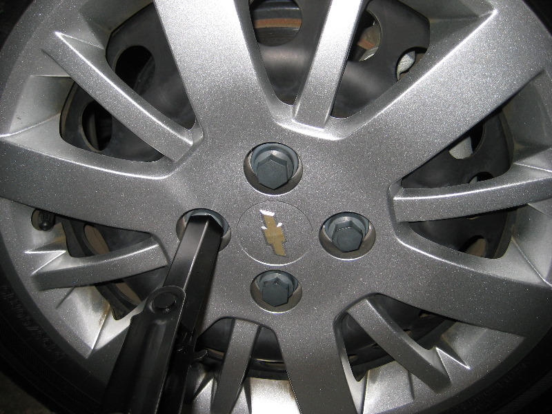 Chevrolet-Cobalt-Front-Brake-Pads-Replacement-Guide-002