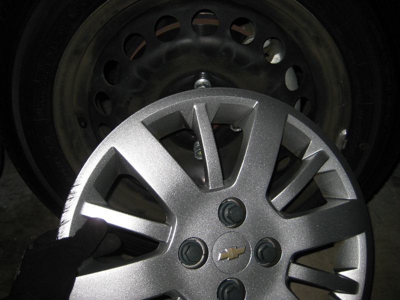 Chevrolet-Cobalt-Front-Brake-Pads-Replacement-Guide-003