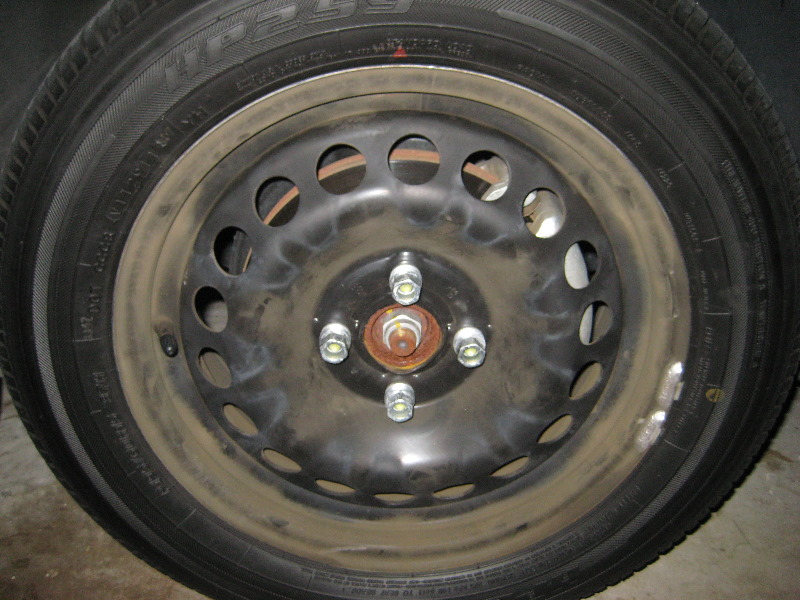 Chevrolet-Cobalt-Front-Brake-Pads-Replacement-Guide-004