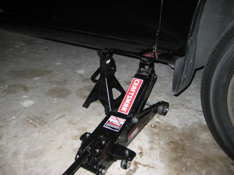 Chevrolet-Cobalt-Front-Brake-Pads-Replacement-Guide-007