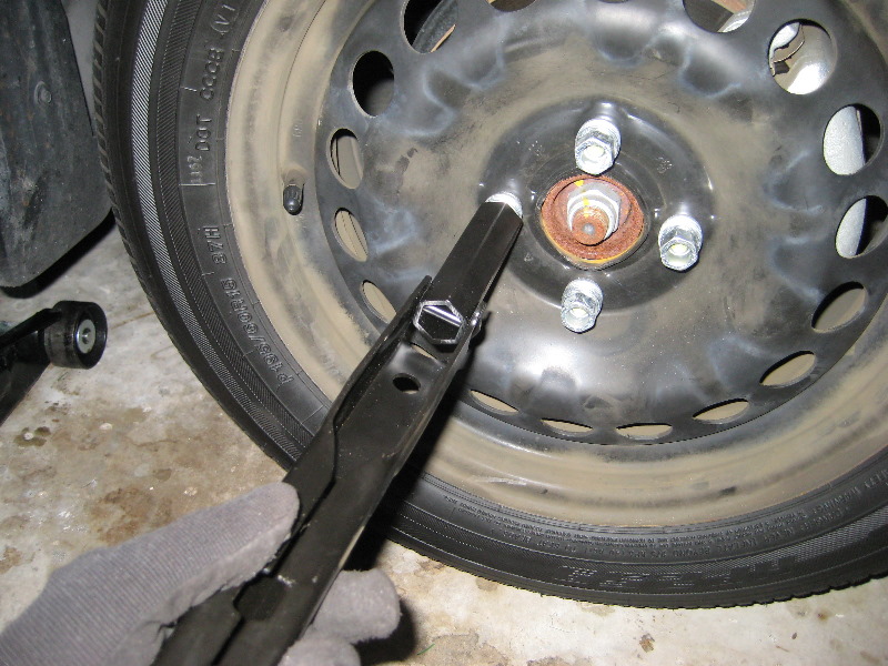 Chevrolet-Cobalt-Front-Brake-Pads-Replacement-Guide-008