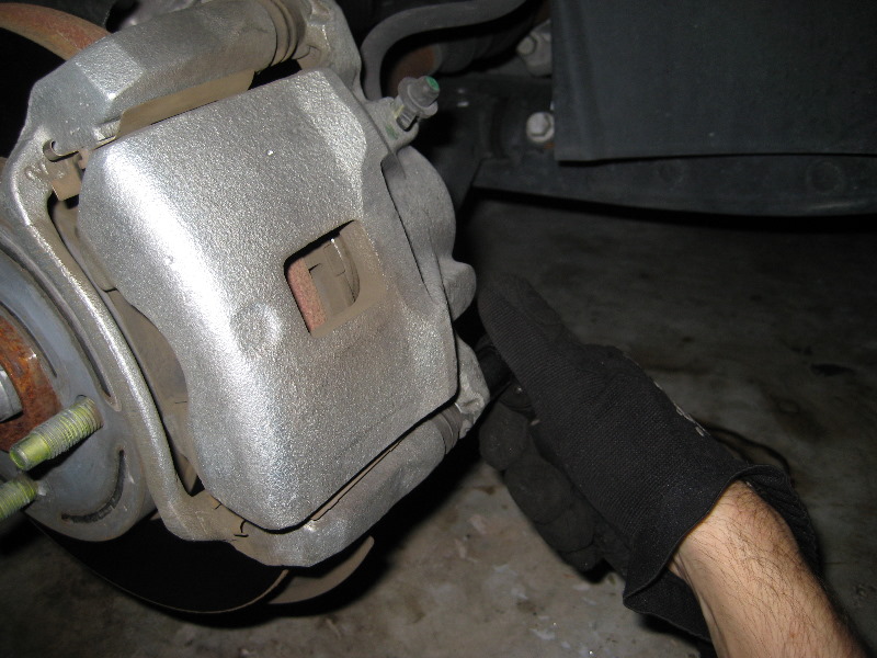 Chevrolet-Cobalt-Front-Brake-Pads-Replacement-Guide-011