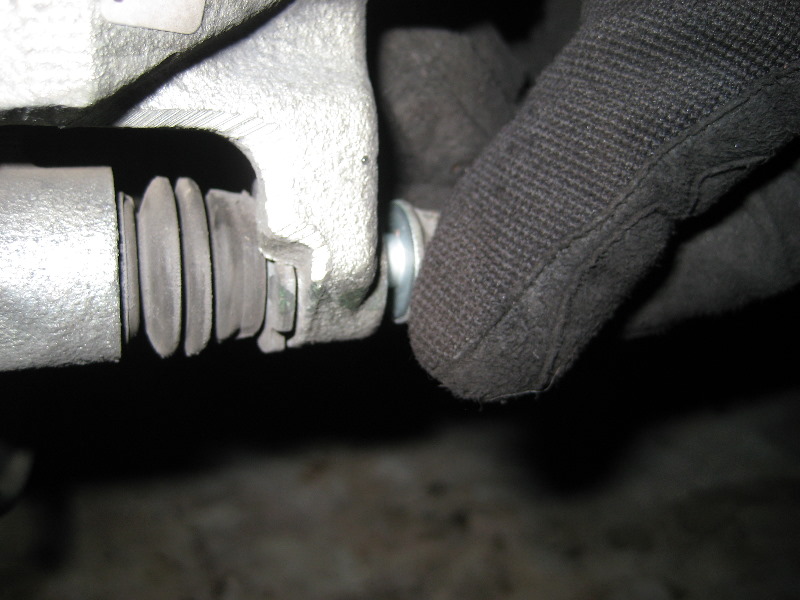 Chevrolet-Cobalt-Front-Brake-Pads-Replacement-Guide-012