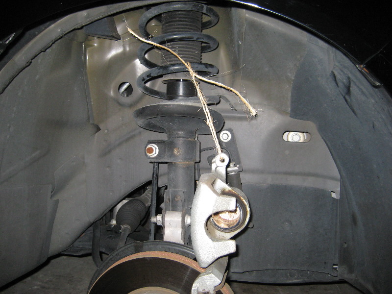 Chevrolet-Cobalt-Front-Brake-Pads-Replacement-Guide-014