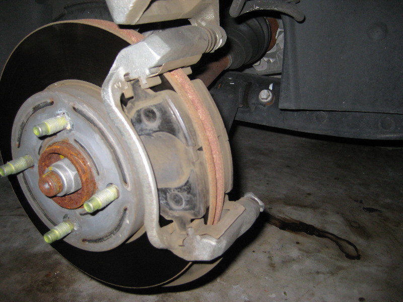 Chevrolet-Cobalt-Front-Brake-Pads-Replacement-Guide-015