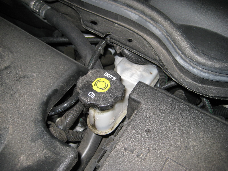 Chevrolet-Cobalt-Front-Brake-Pads-Replacement-Guide-019