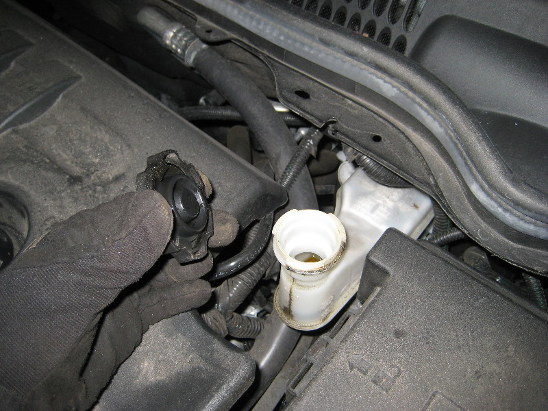 Chevrolet-Cobalt-Front-Brake-Pads-Replacement-Guide-020