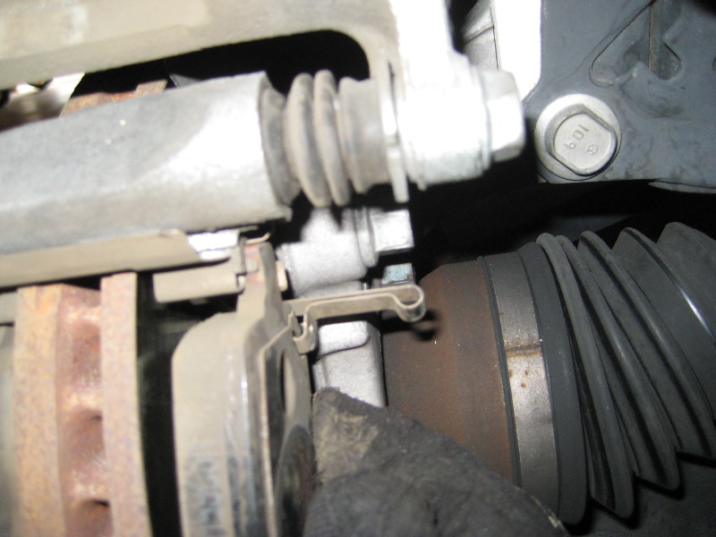 Chevrolet-Cobalt-Front-Brake-Pads-Replacement-Guide-025