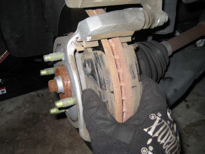 Chevrolet-Cobalt-Front-Brake-Pads-Replacement-Guide-026