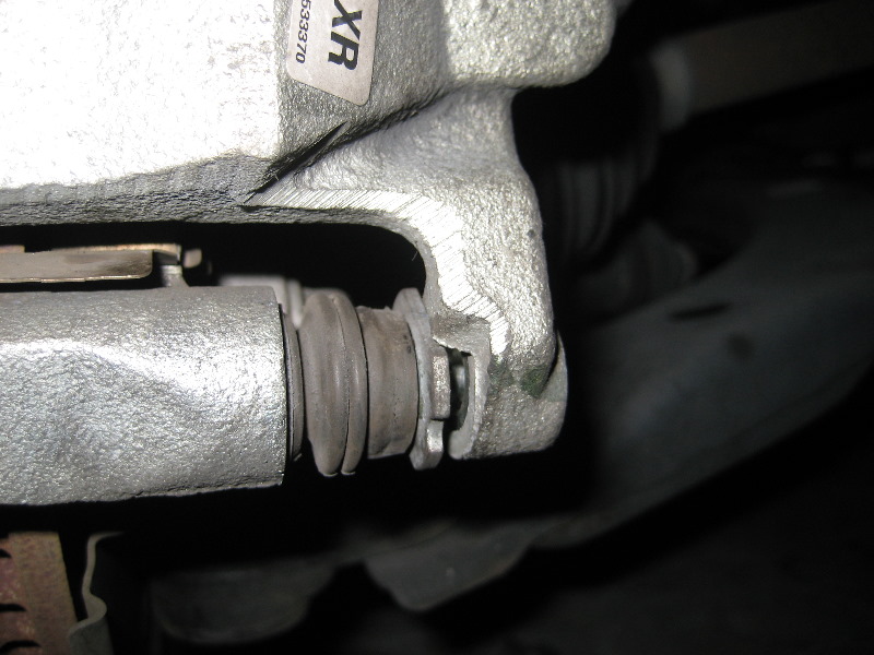 Chevrolet-Cobalt-Front-Brake-Pads-Replacement-Guide-029