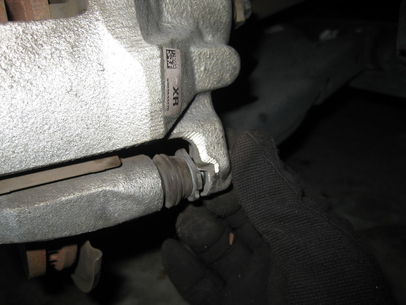 Chevrolet-Cobalt-Front-Brake-Pads-Replacement-Guide-030